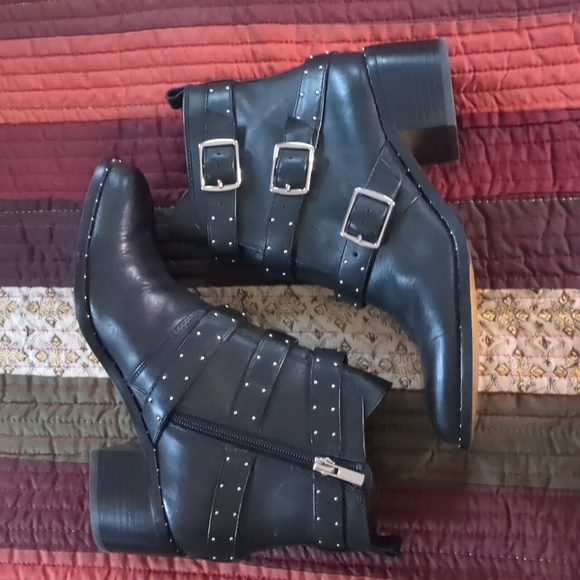 LORD & TAYLOR* 3 buckled strap studded block heel side zip moto boots - Picture 4 of 16
